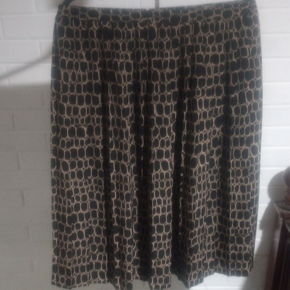 Leslie Fay Black and Tan Geometric A-Line Skirt